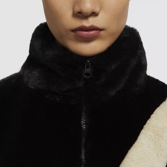 NWT Nike Black and Cream Teddy Jacket faux fur oversized medium - Picture 3 of 4